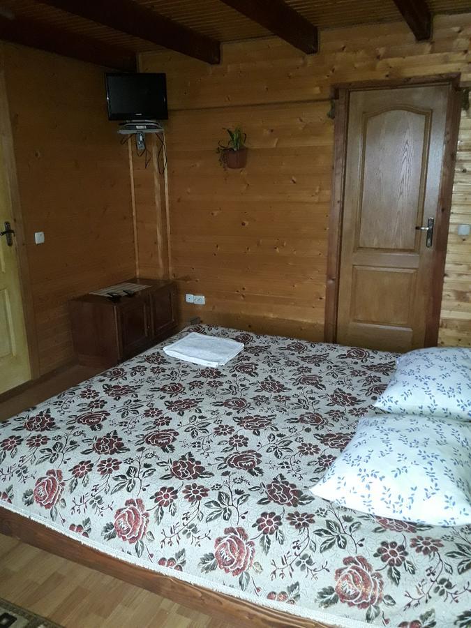 Sadyba Ellada Γιαρέμτσε Εξωτερικό φωτογραφία